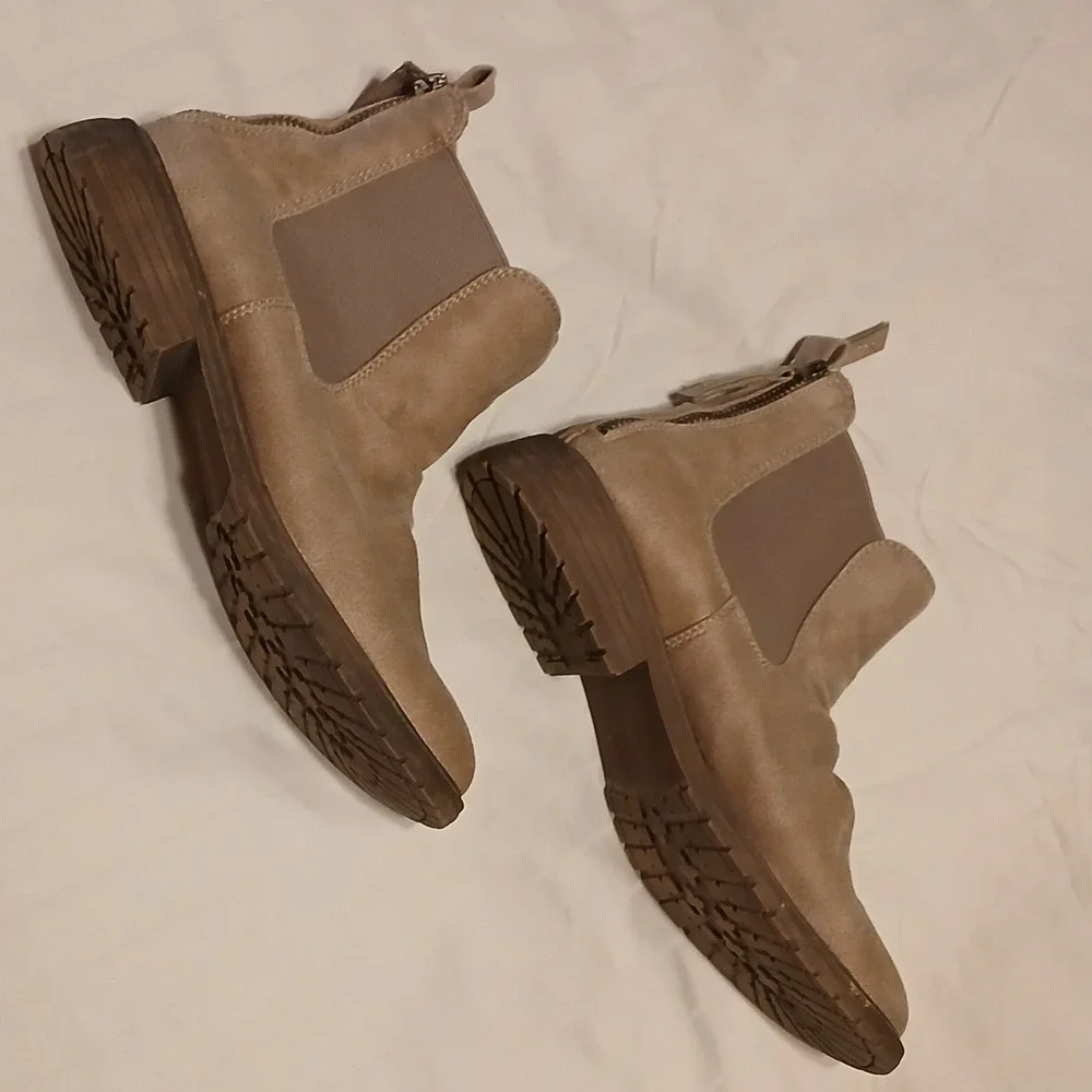Womens Sz 8.5 Beige Suede Chelsea Boots‎ Back Zip Ankle Booties Fashion Footwear